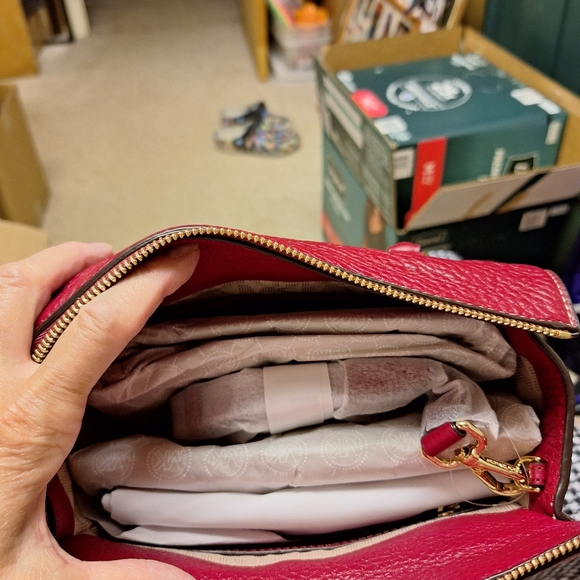 Michael Kors Selby Cherry Red Med Messenger Crossbody - Picture 5 of 6